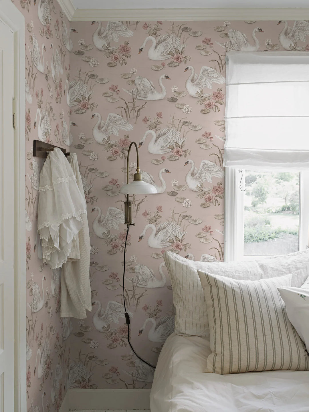 Borastapeter Wallpaper - Lily Swan Pink