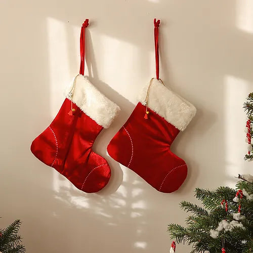 Weihnachtsstrumpf aus rotem Samt