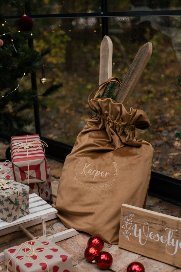 Personalisierte Weihnachtstasche aus bronzefarbenem Samt