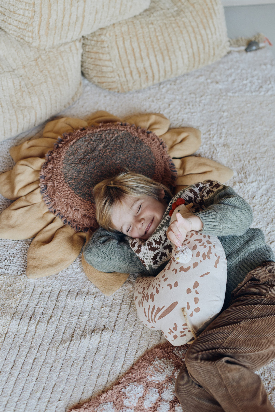 Lorena Canals Bodenkissen - Rosa Gänseblümchen