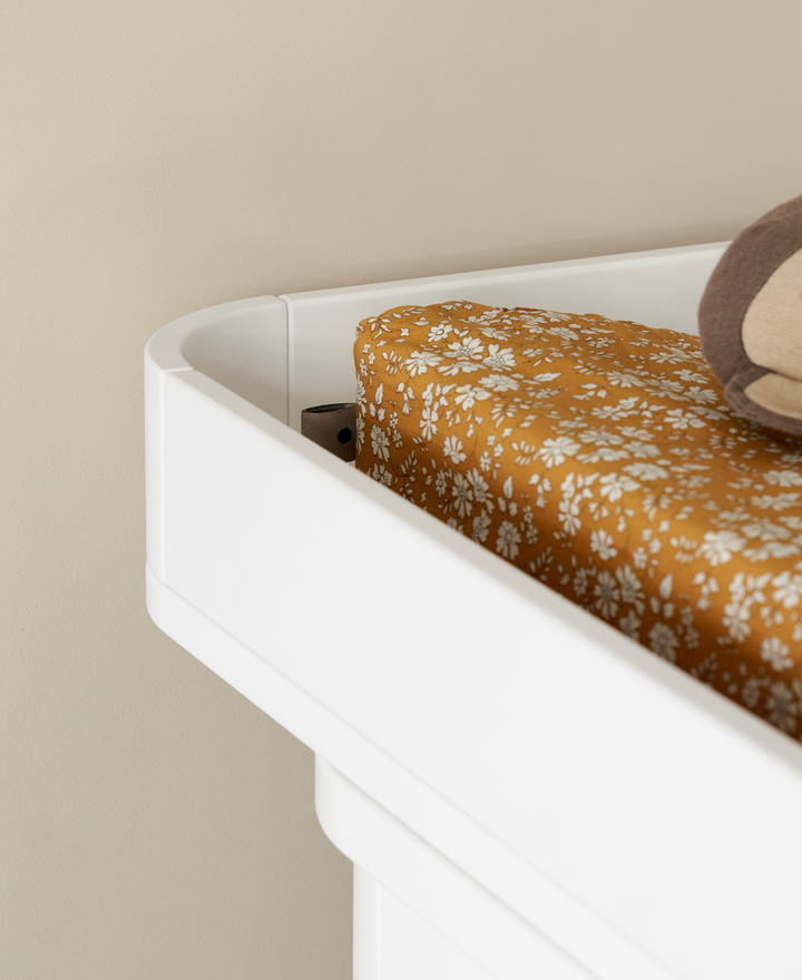 Oliver Furniture Nursery 6 Drawer Dresser (with changer top) - White