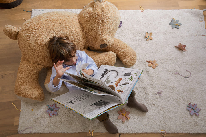 Maschinenwaschbarer Spielteppich „Wildflowers“ von Lorena Canals