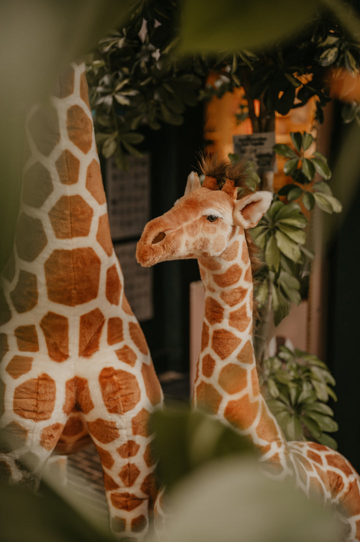 Wild & Soft Stehende Giraffe aus Plüsch - Verschiedene Größen
