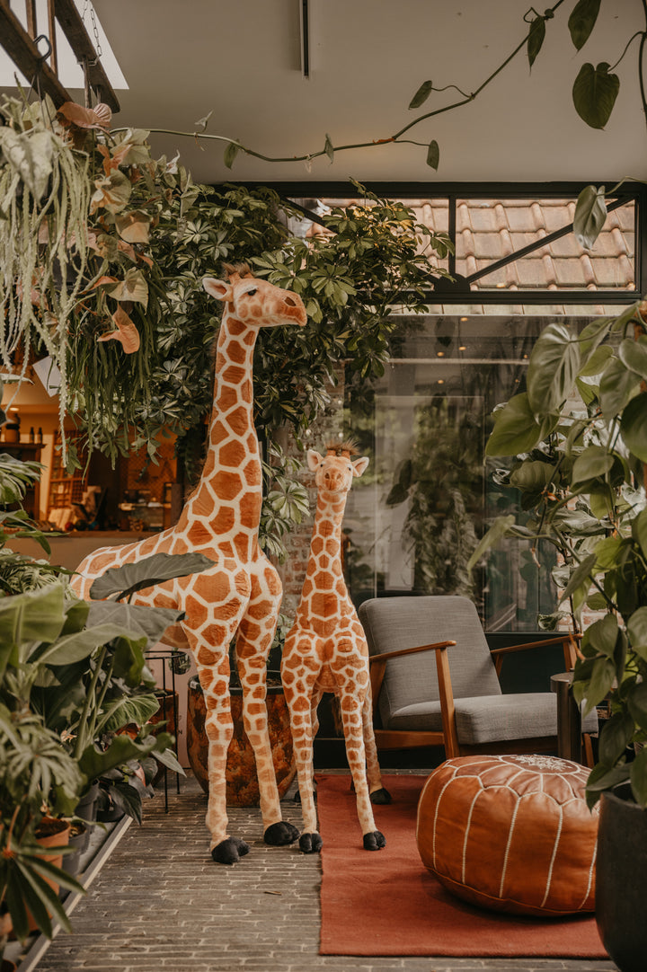 Wild & Soft Stehende Giraffe aus Plüsch - Verschiedene Größen