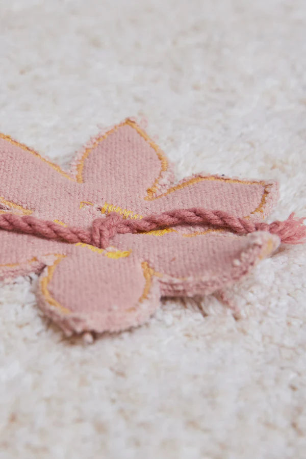 Maschinenwaschbarer Spielteppich „Wildflowers“ von Lorena Canals