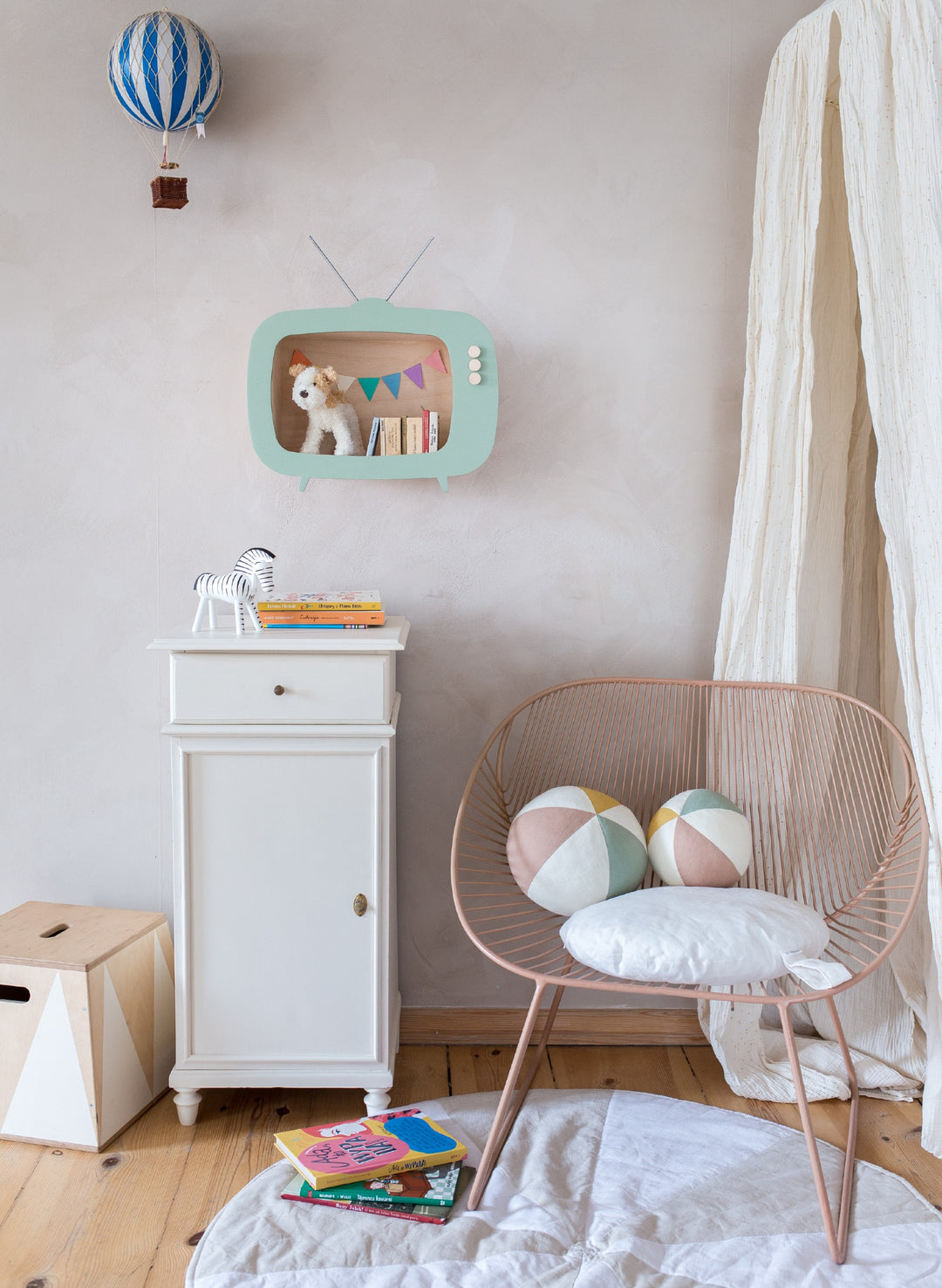 Up Warsaw Kids TV Wooden Shelf - Sage Green