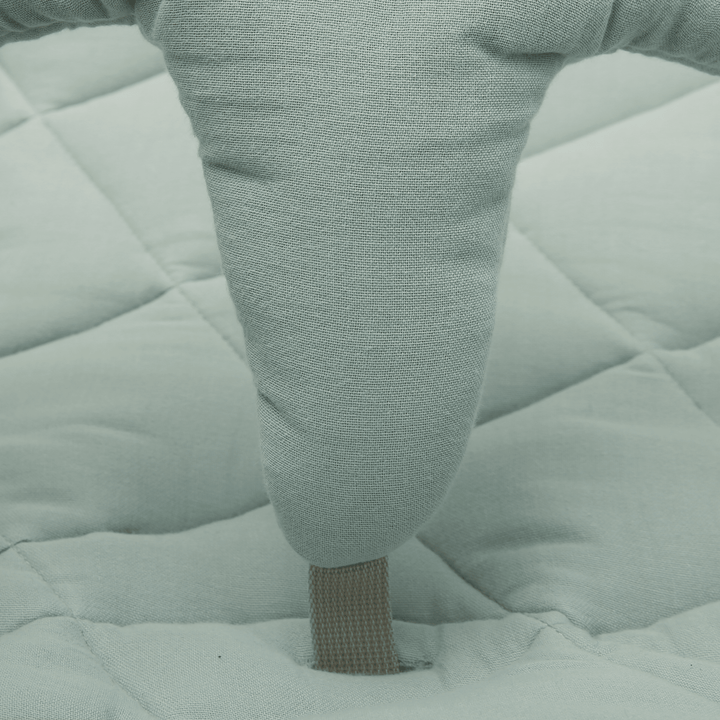 Charlie Crane Levo Babywippe - Walnuss + Bio-Farrow-Kissen