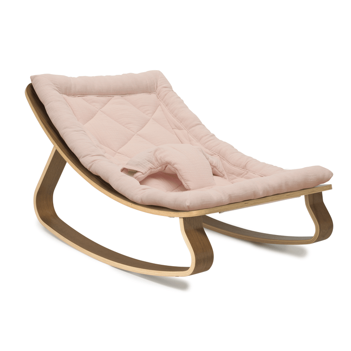 Charlie Crane Levo Babywippe – Walnuss + Kissen in Nude-Rosa