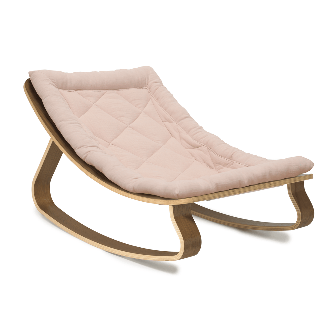 Charlie Crane Levo Babywippe – Walnuss + Kissen in Nude-Rosa