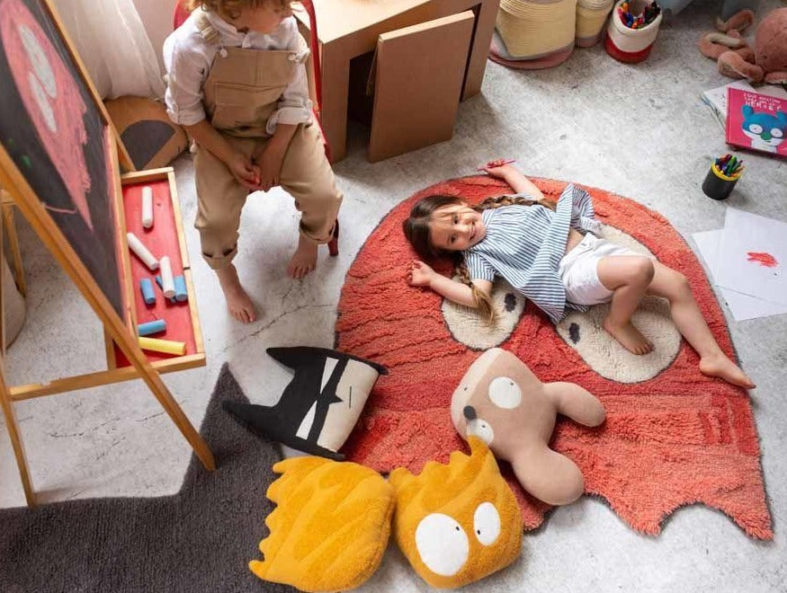 Gestricktes Ghosty-Kissen von Lorena Canals