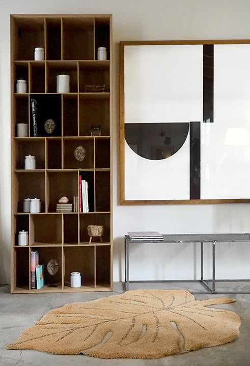 Maschinenwaschbarer Teppich von Lorena Canals – Monstera-Blatt-Honig