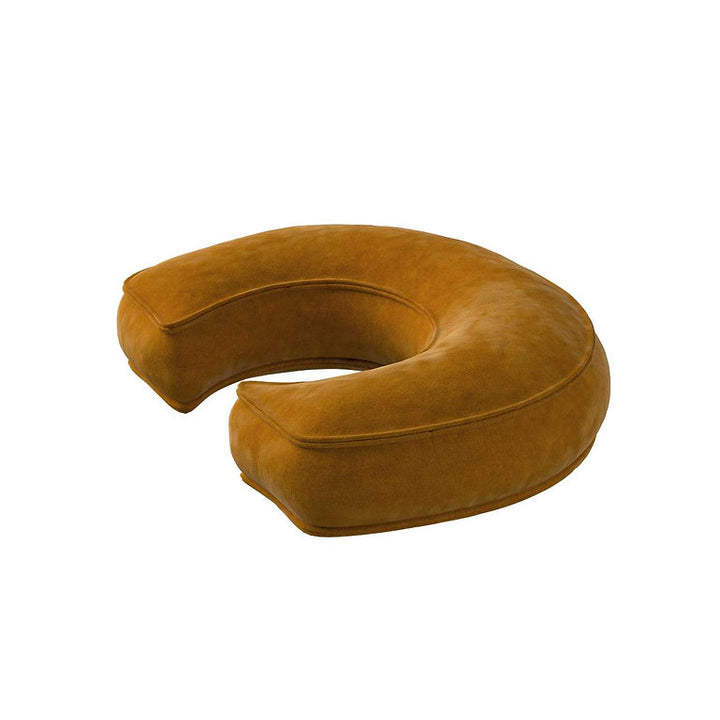 Coussin en velours avec lettre C (différentes couleurs)