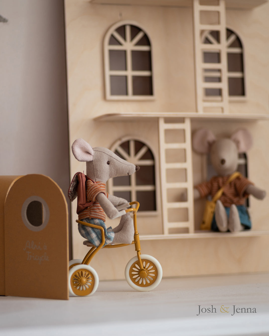 Luna Puppenhausregal