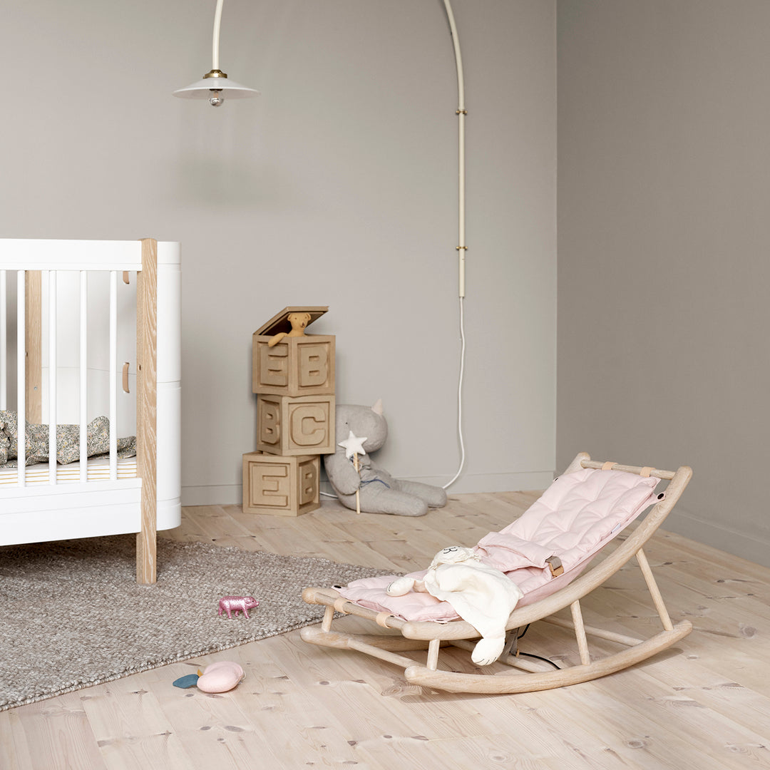 Oliver Furniture Wood Baby- und Kleinkindwippe - Eiche | Rose