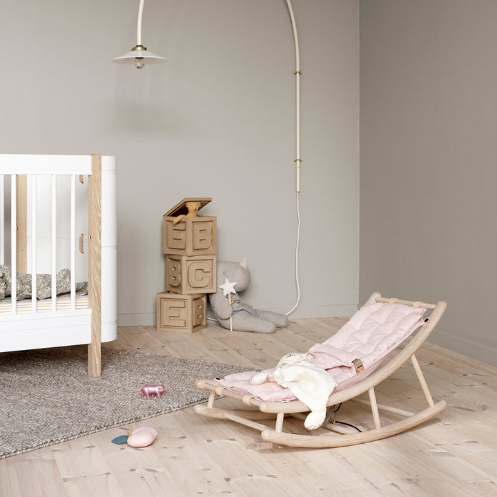 Oliver Furniture Wood Baby- und Kleinkindwippe - Eiche | Rose