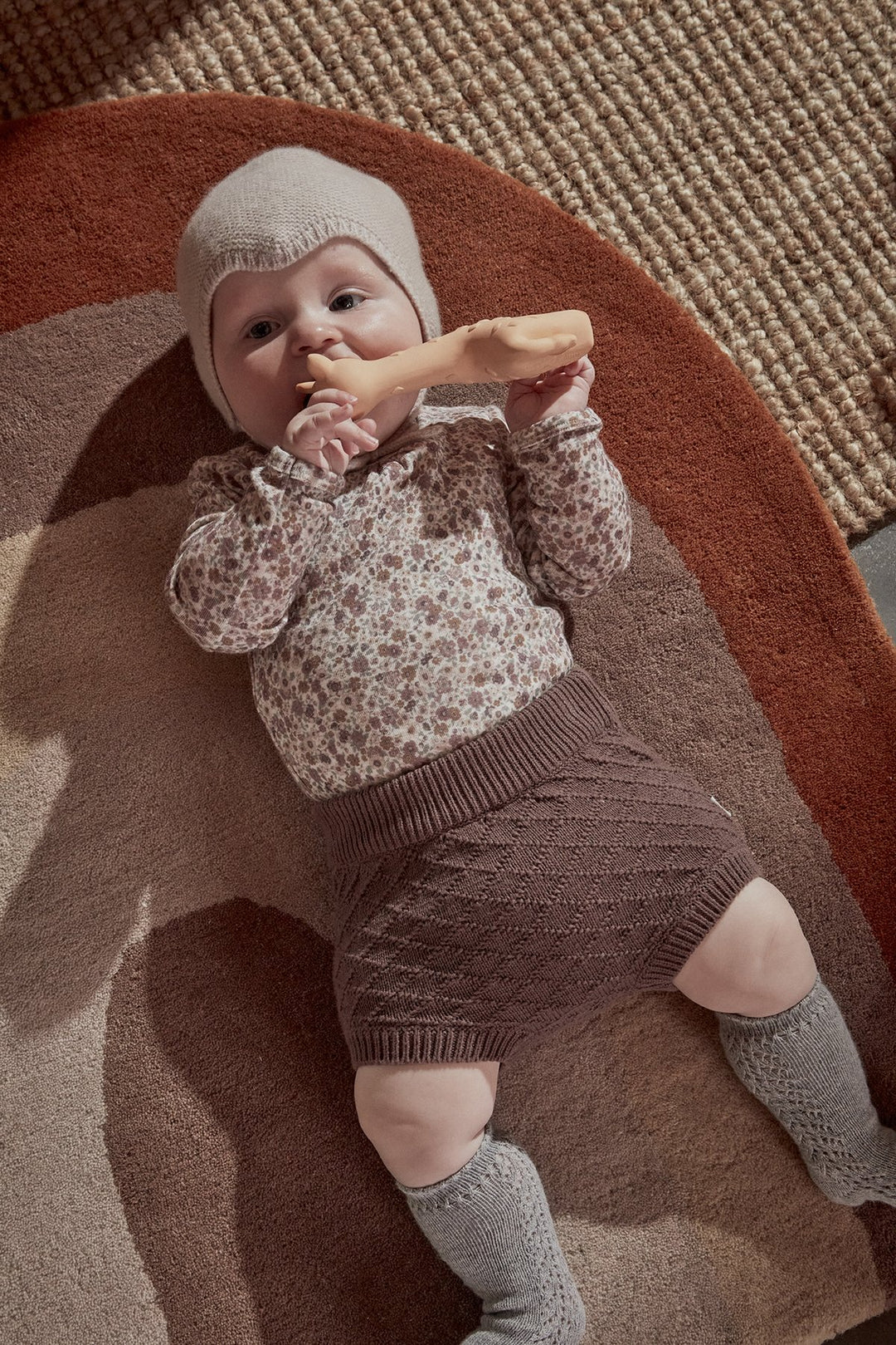 OYOY – Regenbogen-Teppich in Choko