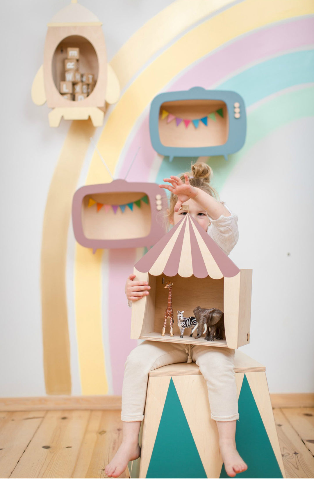 Up Warsaw Circus Wooden Shelf - Dusty Pink