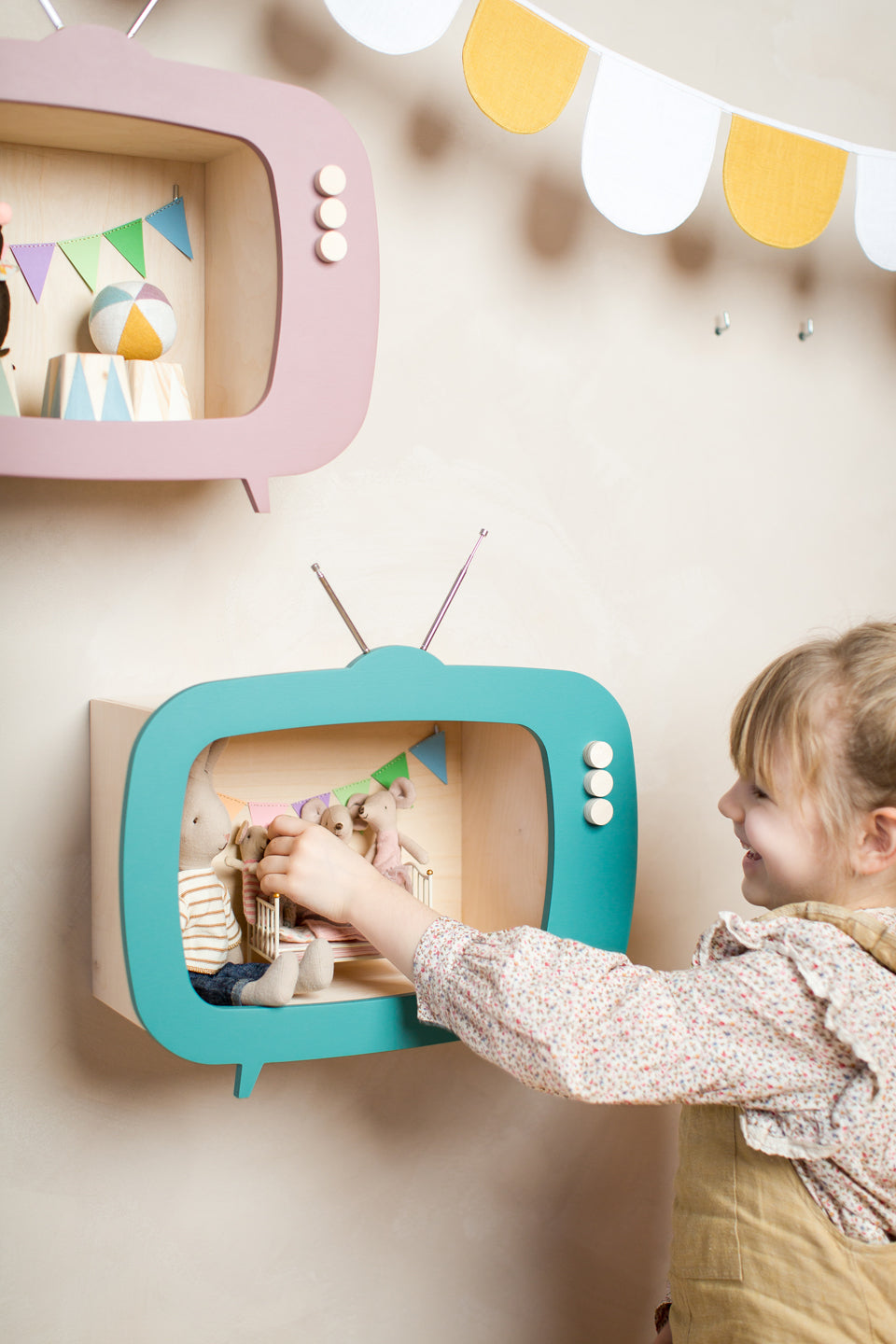 Up Warsaw Kids TV Wooden Shelf - Ocean Green