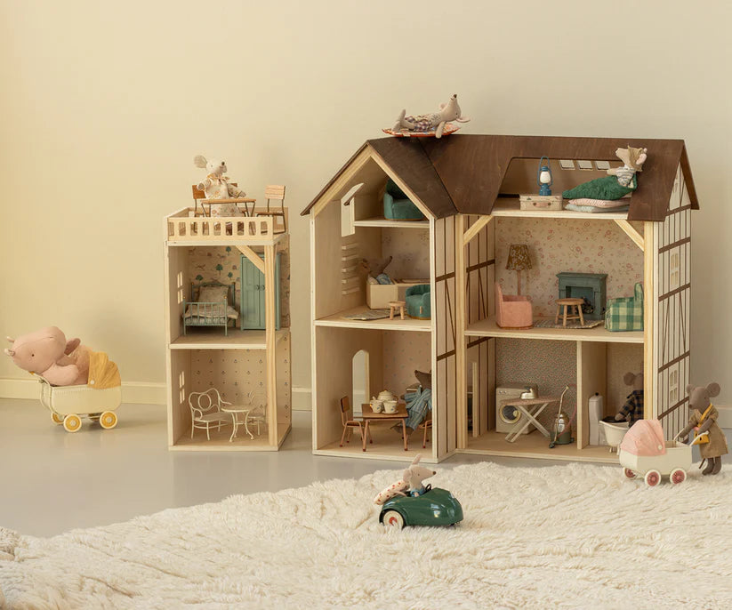 Maile Mole Hole Farmhouse Wallpaper