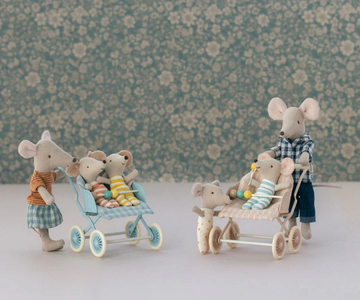 Maileg Kinderwagen mit Babymaus - Blau