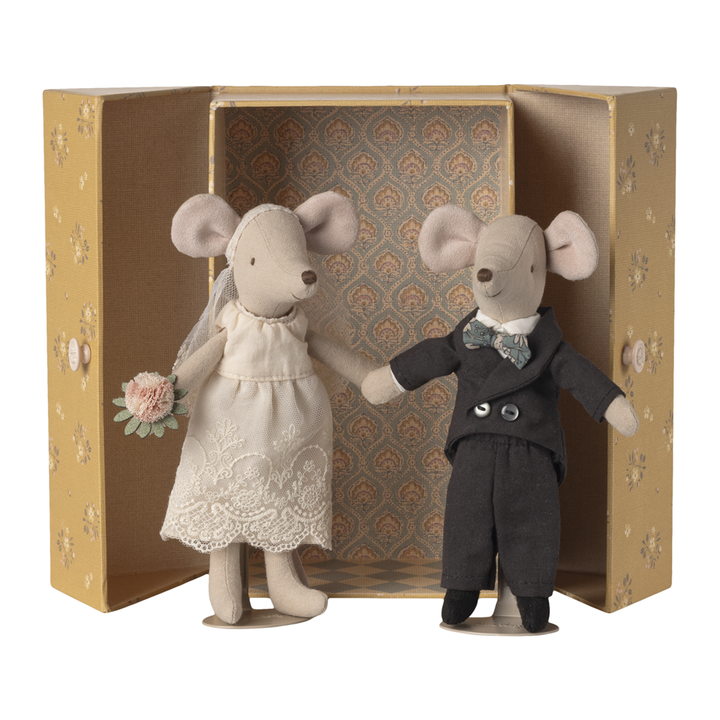 Wedding mice couple in box, Mum and Dad