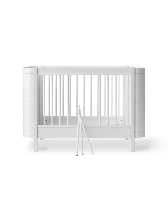 liver furniture Mini + White crib on a white background