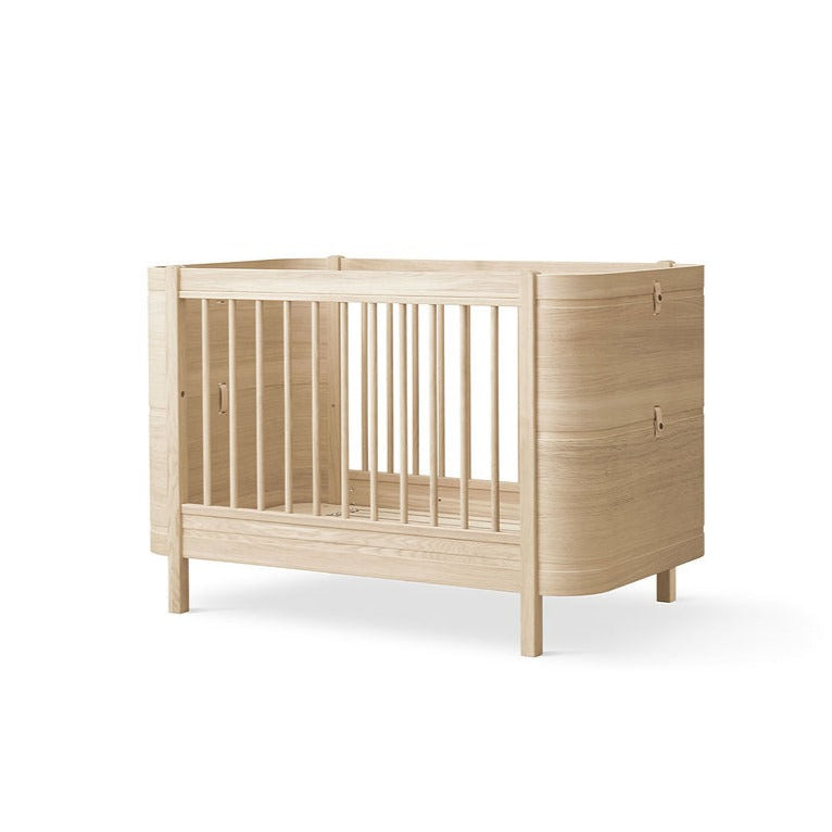 Wood Mini+ Cot Bed Incl. Junior Kit (0-9yrs) - Oak