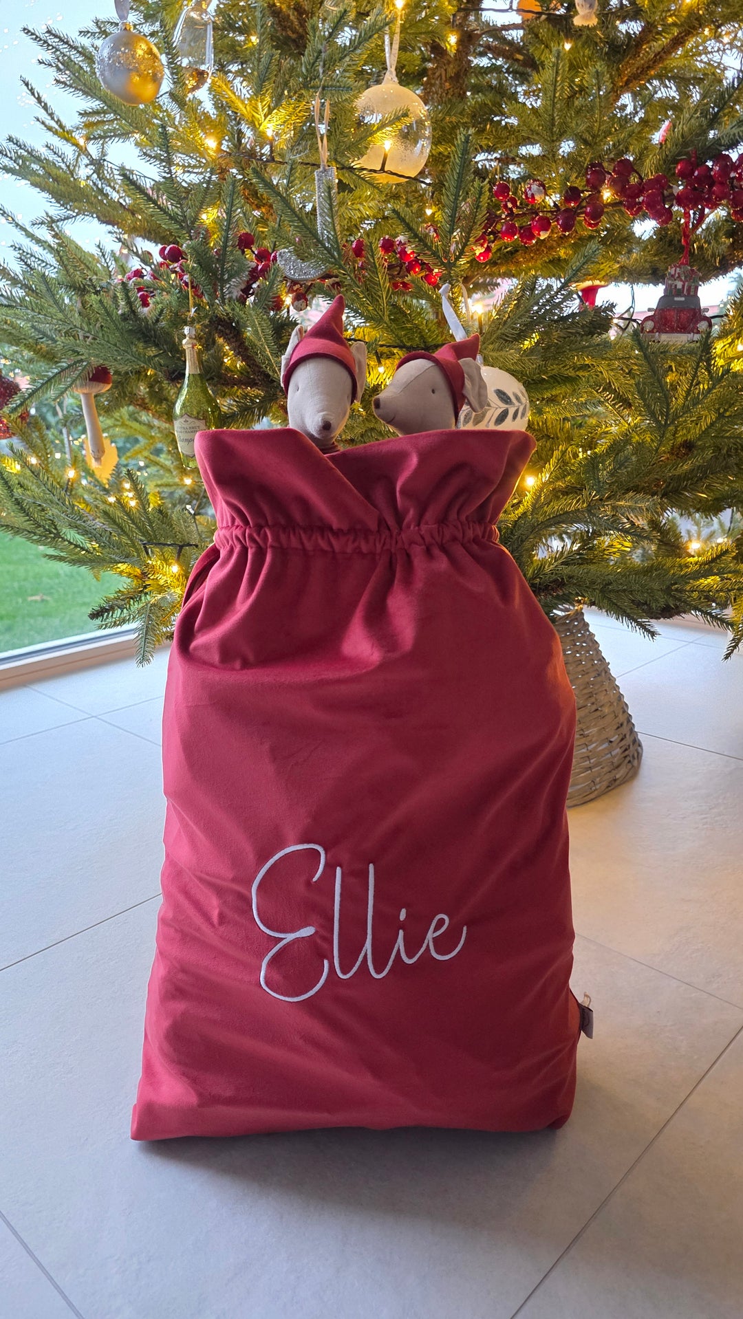 Personalisierte Weihnachtstasche aus rotem Samt