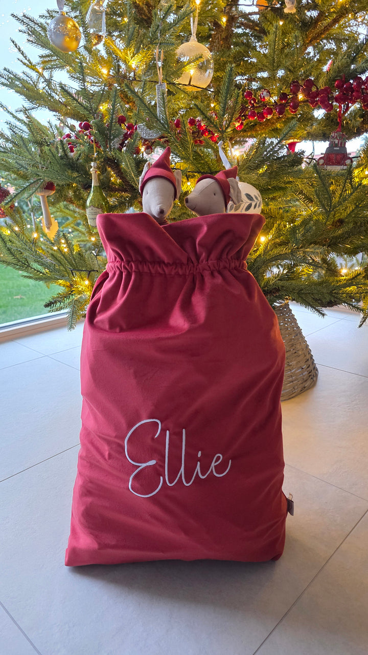 Personalisierte Weihnachtstasche aus rotem Samt