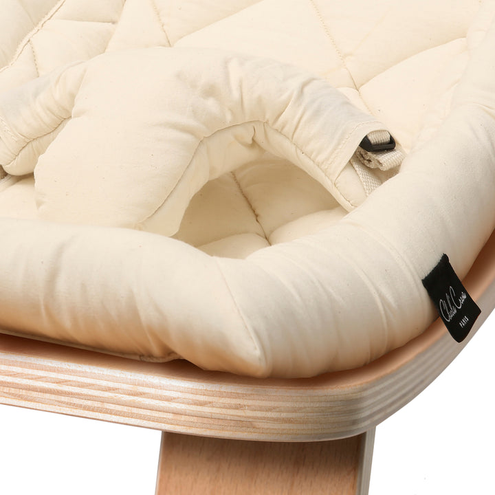 Chaise à bascule pour bébé Charlie Crane Levo - Hêtre + coussin blanc bio