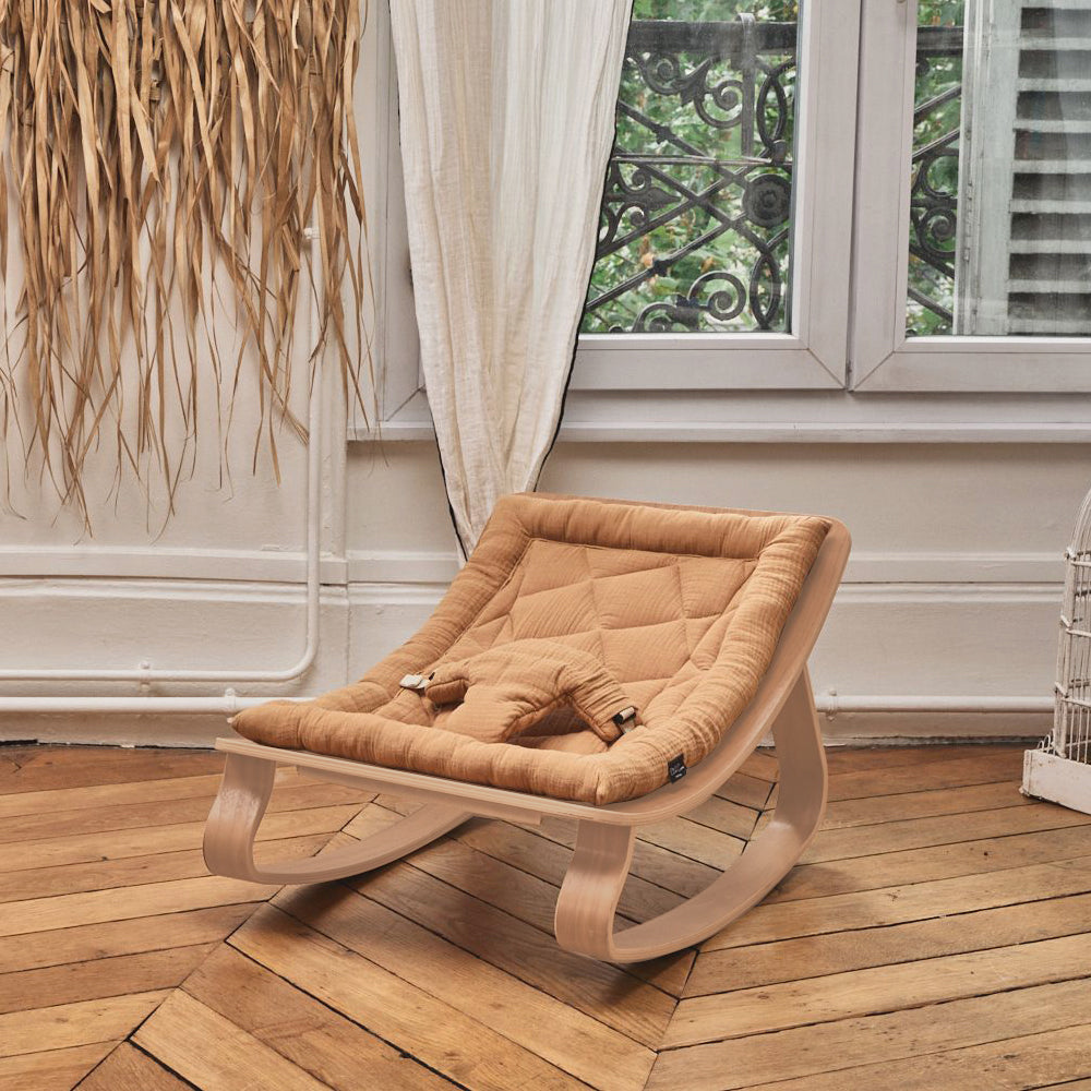 Charlie Crane Levo Babywippe - Buche + Karamellkissen