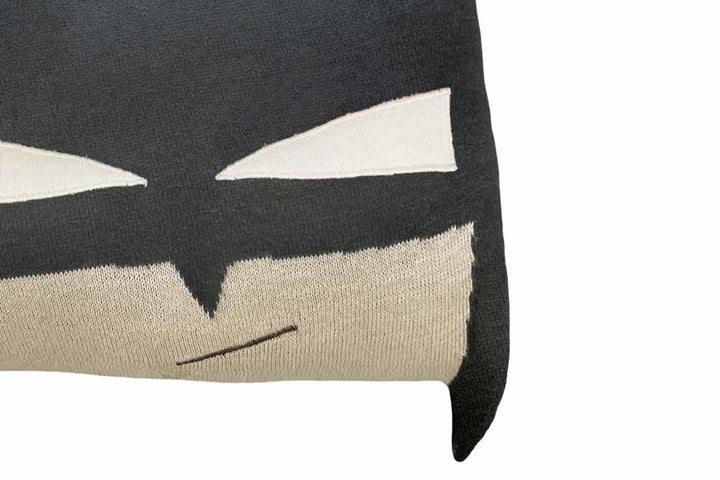 Lorena Canals – Gestricktes Batboy-Kissen