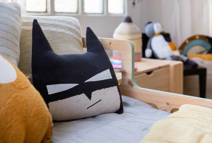 Lorena Canals – Gestricktes Batboy-Kissen