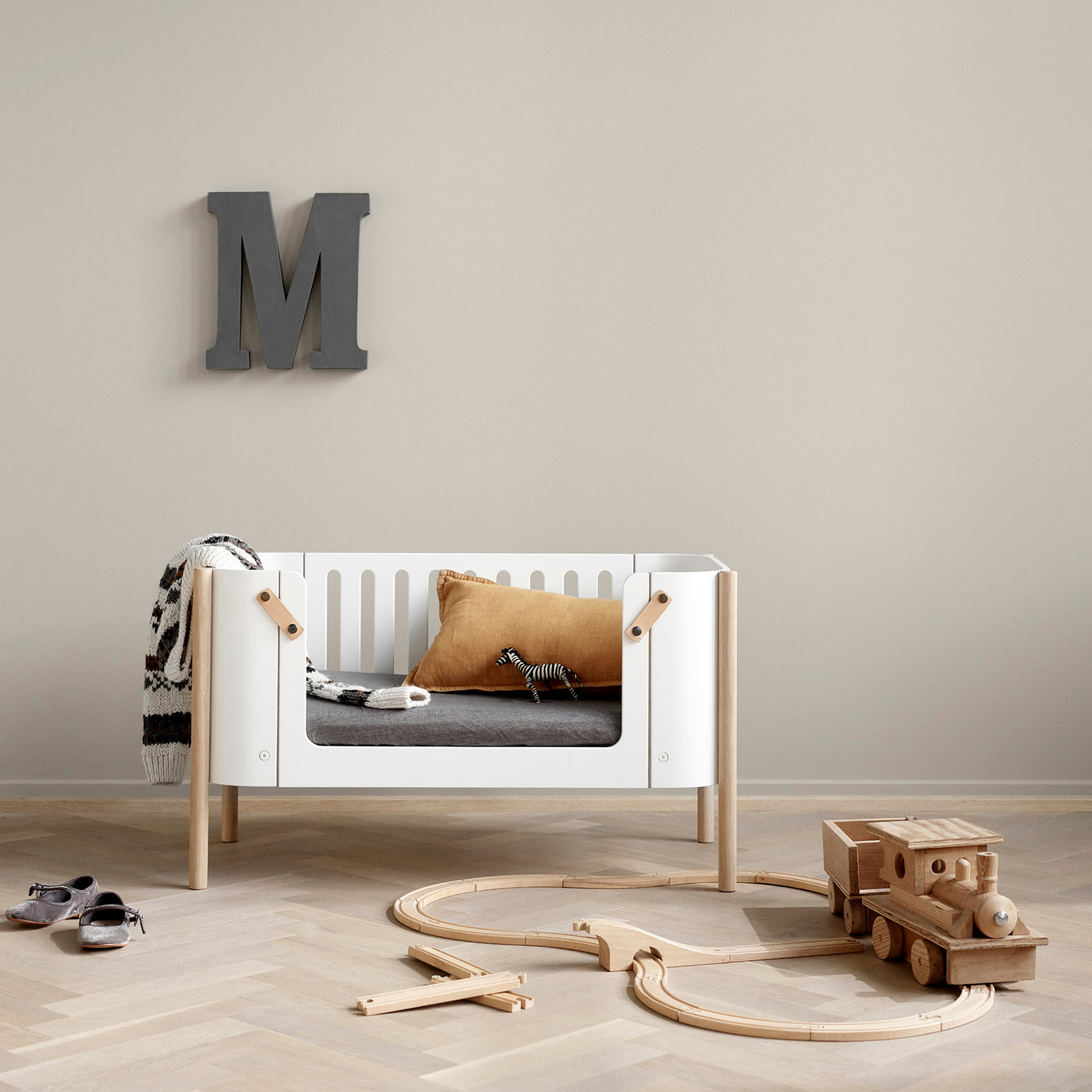 Oliver Furniture Wood Co-Sleeper (incl. Bench Conversion) - White/Oak